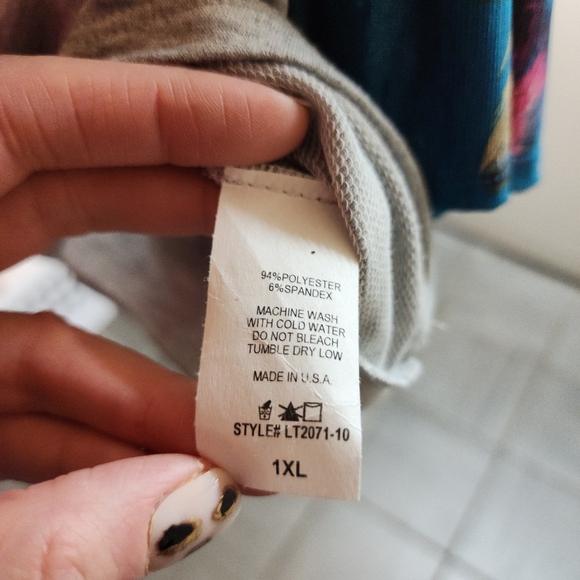 Blue & Gray 3/4 sleeve top 1XL - Picture 3 of 3